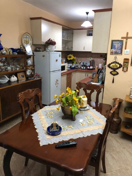 Tirane, jepet me qera apartament 1+1+Ballkon Kati 4, 80 m² 450 € (KOMUNA E PARISIT)