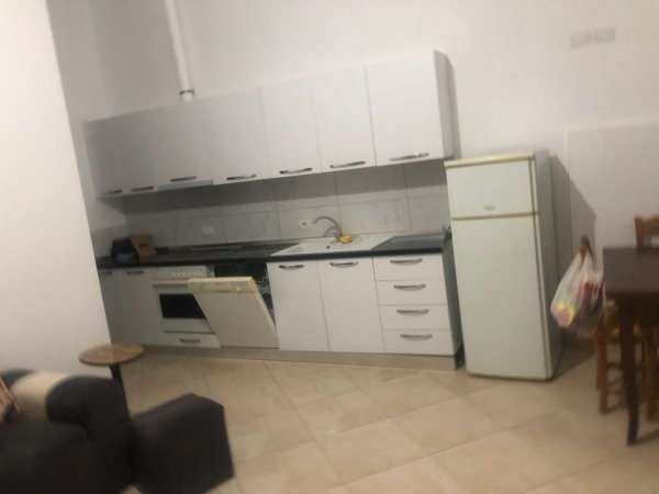 Tirane, jepet me qera apartament 1+1 Kati 1, 70 m² 350 € (KOPSHTI BOTANIK)