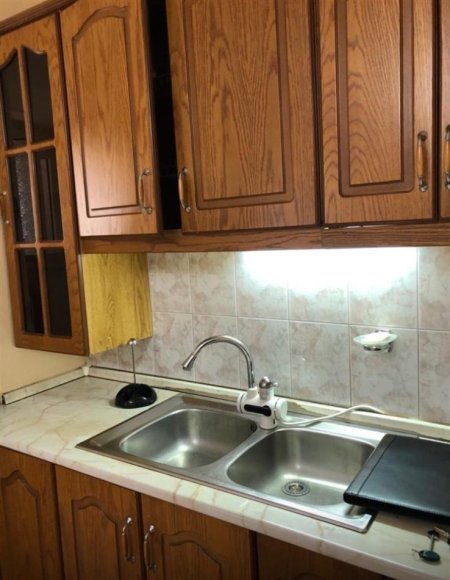 Tirane, jepet me qera apartament 2+1 Kati 4, 75 m² 500 € (RRUGA E ELBASANIT)