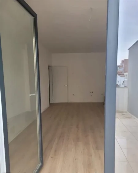Tirane, jepet me qera apartament 1+1+Ballkon Kati 1, 75 m² 450 € (Astir, Vila L 2)