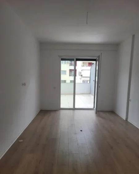 Tirane, jepet me qera apartament 1+1+Ballkon Kati 1, 75 m² 450 € (Astir, Vila L 2)