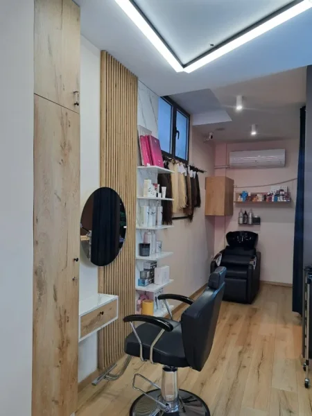 Tirane, jepet me qera ambjent biznesi Kati 0, 50 m² 900 € (XHANFIZE KEKO)