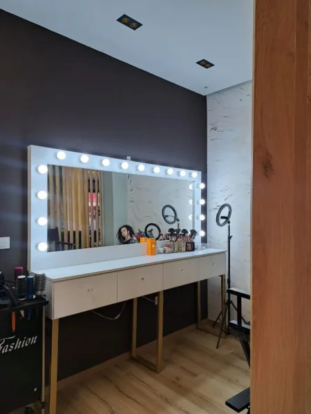 Tirane, jepet me qera ambjent biznesi Kati 0, 50 m² 900 € (XHANFIZE KEKO)