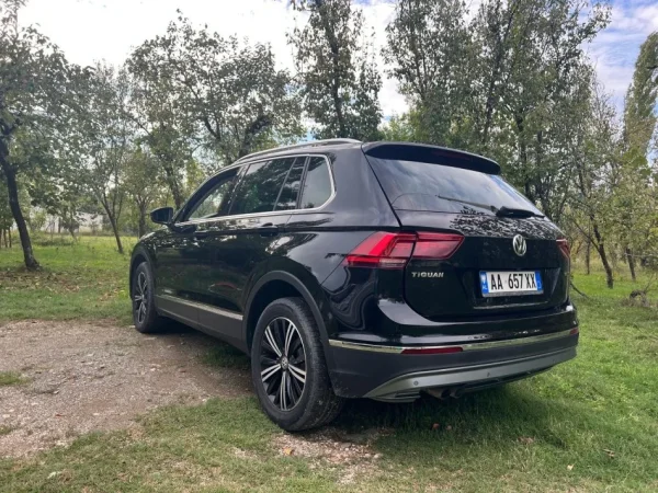 Tirane, shes SUV | Fuoristrad | Xhip Volkswagen Tiguan Nafte, e zeze automatik Kondicioner 75.000 km 27.000 €