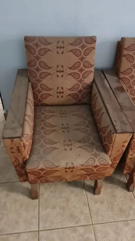 Tirane, shes Kolltuqe te vitit 1977 per ambiente 500 €