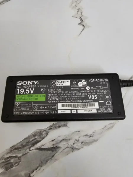 Tirane, Shes Karikues Sony 19.5V 3.9A AC