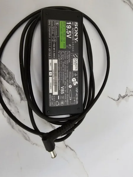 Tirane, Shes Karikues Sony 19.5V 3.9A AC
