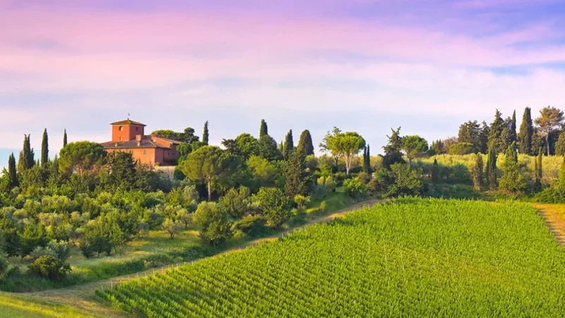 Tirane, shitet hotel Kati 3, 10.982 m² 1.500.000 € (Peze)