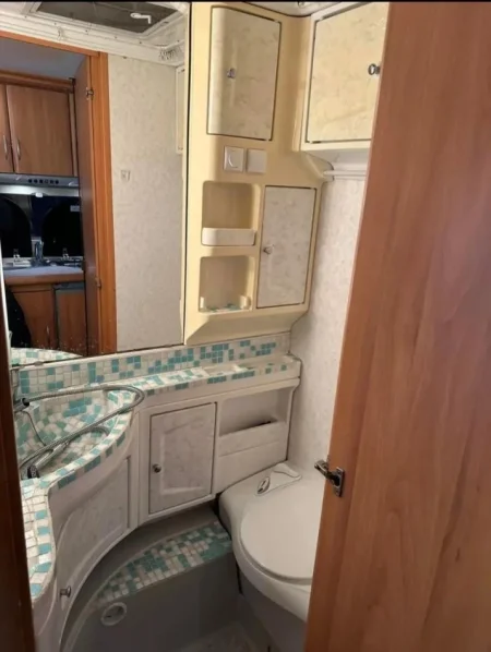 Tirane, Shitet kamping Hobby Excellent 400 Solar | Diellor, e bardhë manuale Kondicioner 8.000 €