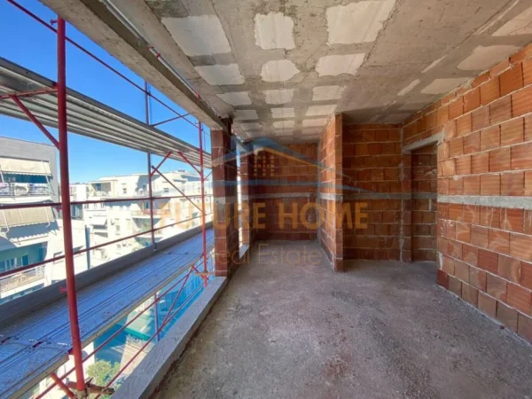 Tirane, shitet apartament 3+1+Ballkon Kati 6, 141 m² 295.680 € (Komuna e Parisit)