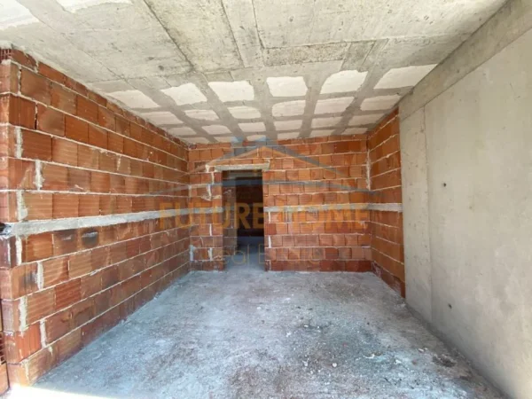 Tirane, shitet apartament 3+1+Ballkon Kati 6, 141 m² 295.680 € (Komuna e Parisit)