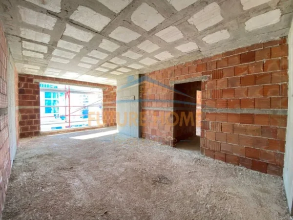 Tirane, shitet apartament 3+1+Ballkon Kati 6, 141 m² 295.680 € (Komuna e Parisit)