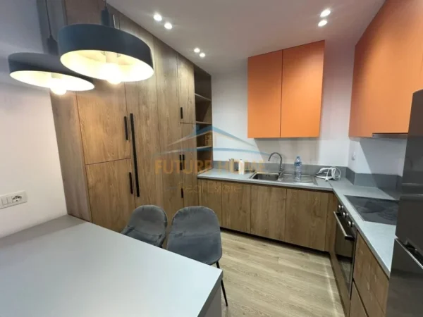 Tirane, jepet me qera apartament 1+1+Aneks+Ballkon Kati 6, 65 m² 750 € (Rruga e Barrikadave)