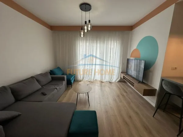 Tirane, jepet me qera apartament 1+1 Kati 4, 65 m² 750 € (Rruga e Barrikadave)