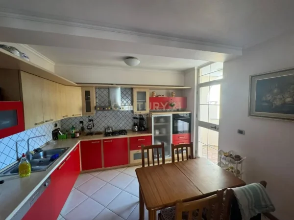 Tirane, shes apartament 3+1+2+Ballkon , 140 m² 330.000 € (Komuna e Parisit)