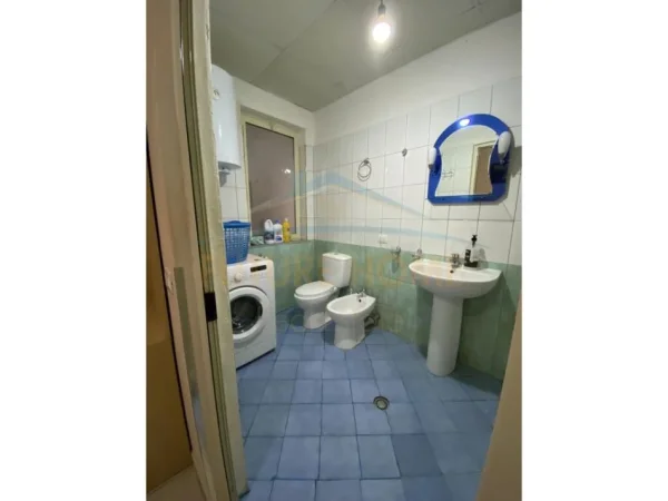 Tirane, jepet me qera apartament 2+1 Kati 3, 90 m² 400 € (Fresk)