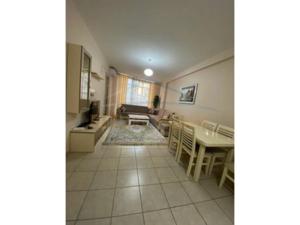 Tirane, jepet me qera apartament 2+1 Kati 3, 90 m² 400 € (Fresk)