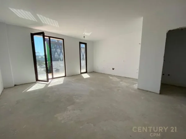 Tirane, jap me qera ambjent biznesi , 148 m² 1.600 € (Rruga e Kosovarëve)