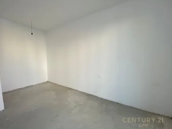 Tirane, jap me qera ambjent biznesi , 148 m² 1.600 € (Rruga e Kosovarëve)