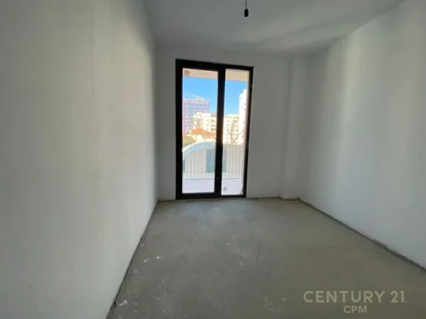 Tirane, jap me qera ambjent biznesi , 148 m² 1.600 € (Rruga e Kosovarëve)