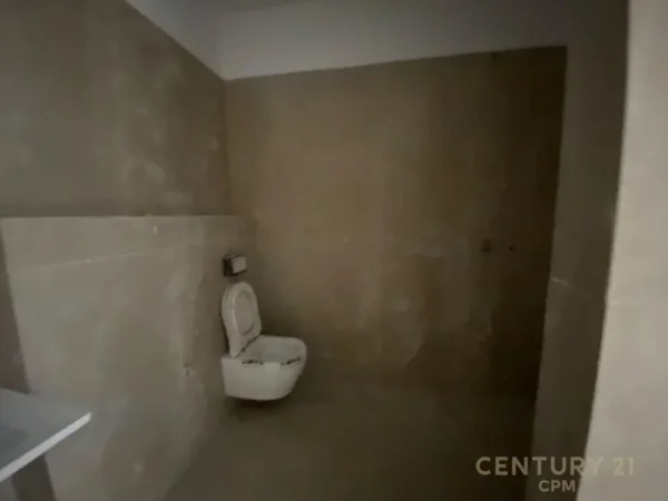 Tirane, jap me qera ambjent biznesi , 148 m² 1.600 € (Rruga e Kosovarëve)