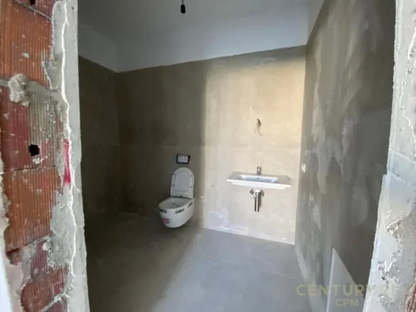 Tirane, jap me qera ambjent biznesi , 148 m² 1.600 € (Rruga e Kosovarëve)