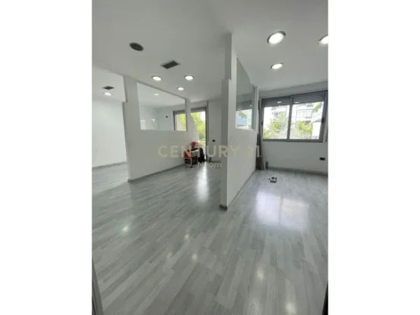 Tirane, shitet apartament 2+1+2+Ballkon , 152 m² 220.000 € (Ish Dogana)