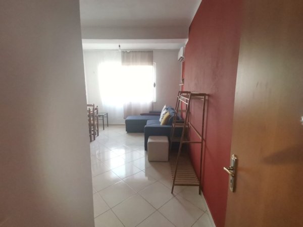 Tirane, jepet me qera apartament 1+1+Ballkon Kati 4, 70 m² 400 € (Selite)