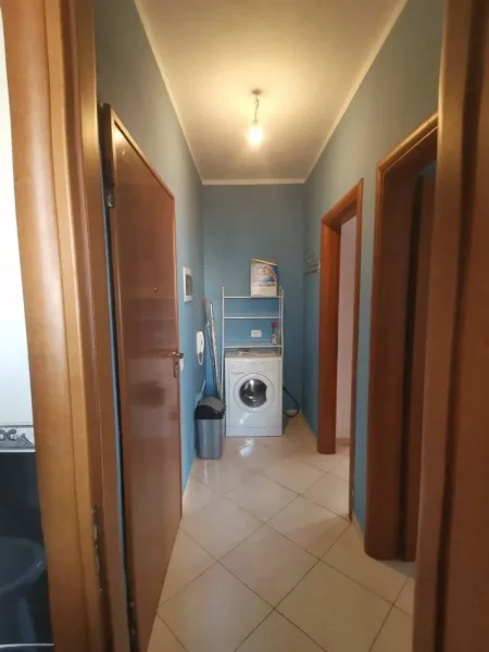 Tirane, jepet me qera apartament 1+1+Ballkon Kati 4, 70 m² 400 € (Selite)