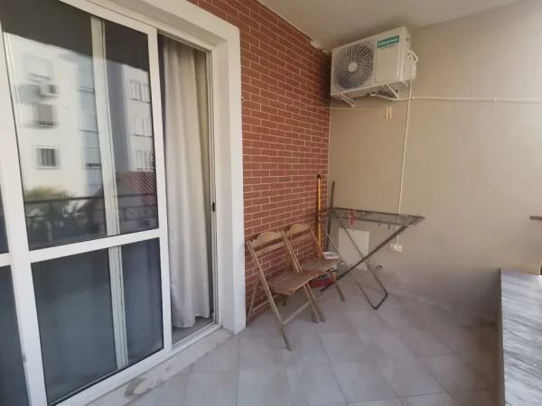 Tirane, jepet me qera apartament 1+1+Ballkon Kati 4, 70 m² 400 € (Selite)