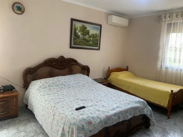 Tirane, jepet me qera shtepi 1+1 Kati 1, 74 m² 300 € (Istitut (Pranë Fafa))