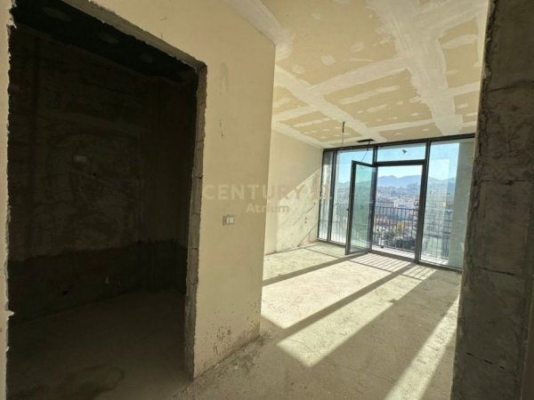 Tirane, shes apartament 3+1+3 +2 POSTE PARKIMI , 200 m² 600.000 € (Liqeni i Tiranës)