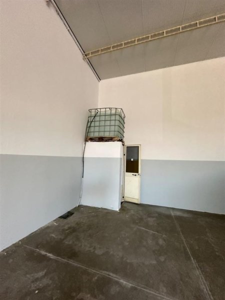 Tirane, jepet me qera garazh Kati 0, 240 m² 1.300 € (Vore)