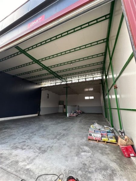 Tirane, jepet me qera garazh Kati 0, 240 m² 1.300 € (Vore)