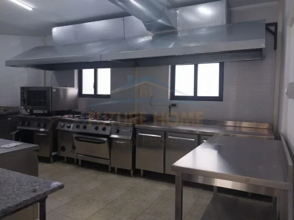 Tirane, jepet me qera ambjent biznesi Kati 0, 126 m² 2.300 € (Bulevardi Zogu I)