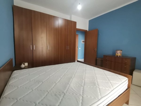 Tirane, jepet me qera apartament 1+1+Ballkon Kati 4, 70 m² 400 € (Selite prane Shen Eleonores)