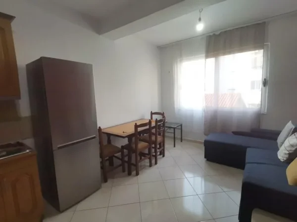 Tirane, jepet me qera apartament 1+1+Ballkon Kati 4, 70 m² 400 € (Selite prane Shen Eleonores)