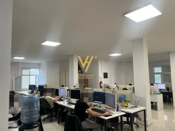 Tirane, jepet me qera zyre Kati 0, 600 m² 2.000 € (RRUGA DRITAN HOXHA)