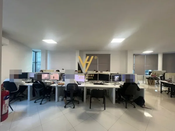 Tirane, jepet me qera zyre Kati 0, 600 m² 2.000 € (RRUGA DRITAN HOXHA)