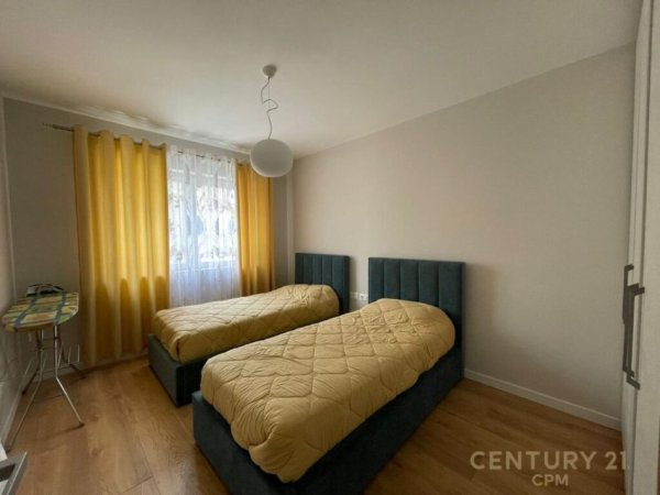 Tirane, jepet me qera apartament 2+1 , 85 m² 700 € (stacioni i trenit)