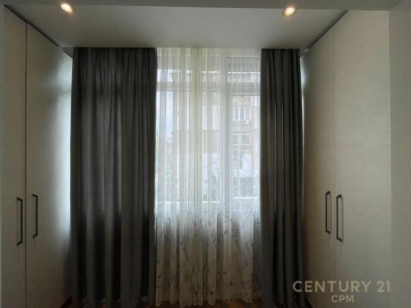 Tirane, jepet me qera apartament 2+1 , 85 m² 700 € (stacioni i trenit)