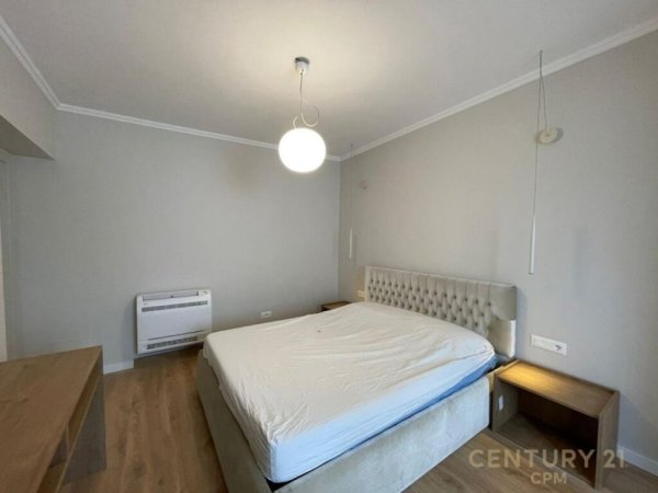 Tirane, jepet me qera apartament 2+1 , 85 m² 700 € (stacioni i trenit)