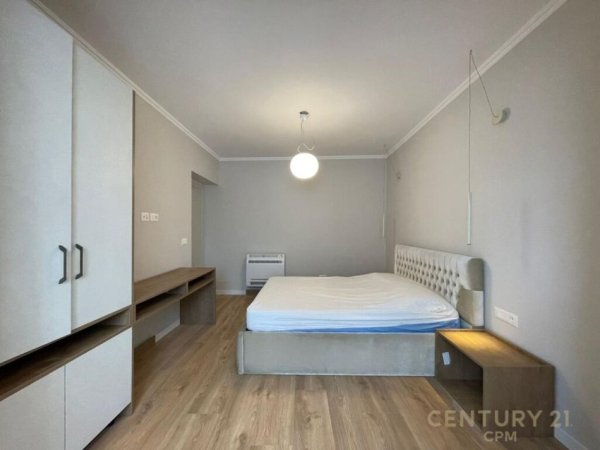 Tirane, jepet me qera apartament 2+1 , 85 m² 700 € (stacioni i trenit)