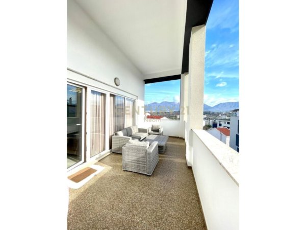 Tirane, jepet me qera apartament 3+1 Kati 4, 175 m² 1.300 € (liqeni i thate)