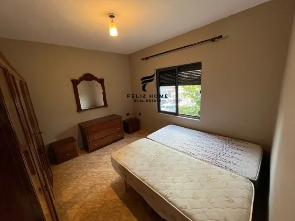 Tirane, jepet me qera apartament 2+1+Ballkon Kati 2, 121 m² 700 € (YZBERISHT)