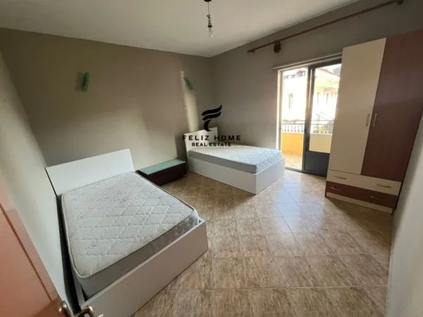 Tirane, jepet me qera apartament 2+1+Ballkon Kati 2, 121 m² 700 € (YZBERISHT)