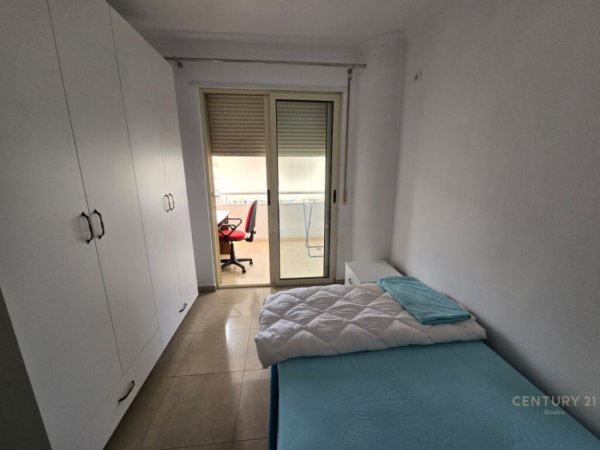 Tirane, jepet me qera apartament 3+1 Kati 4, 120 m² 700 € (don bosko)