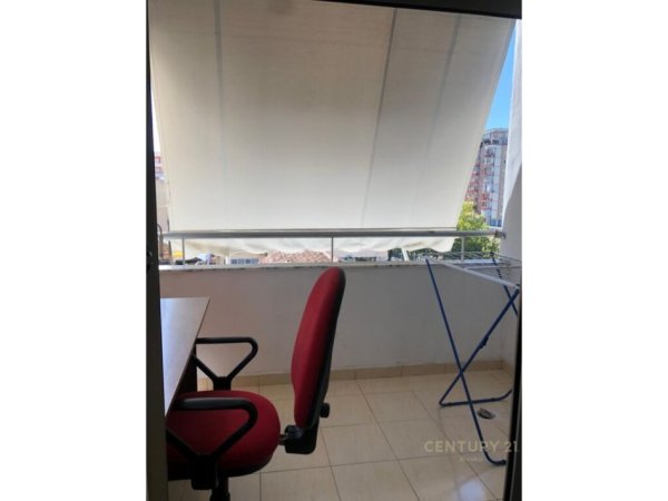 Tirane, jepet me qera apartament 3+1 Kati 4, 120 m² 700 € (don bosko)