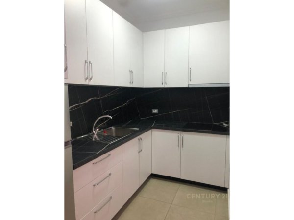 Tirane, jepet me qera apartament 3+1 Kati 4, 120 m² 700 € (don bosko)