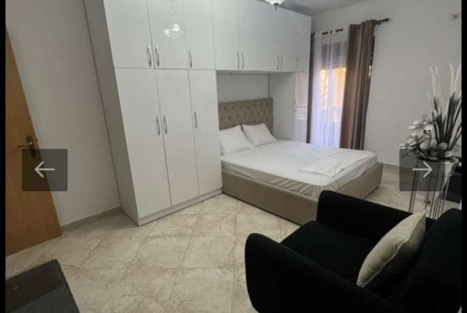 Tirane, jepet me qera garsonier 1+1 Kati 3, 40 m² 550 € (Rruga e Barrikadave)